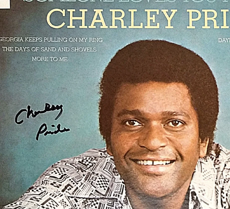 Charley Pride — Charley Pride Signed Somebody Loves You Honey Vinyl Record Album Cover JSA COA, изображение 2