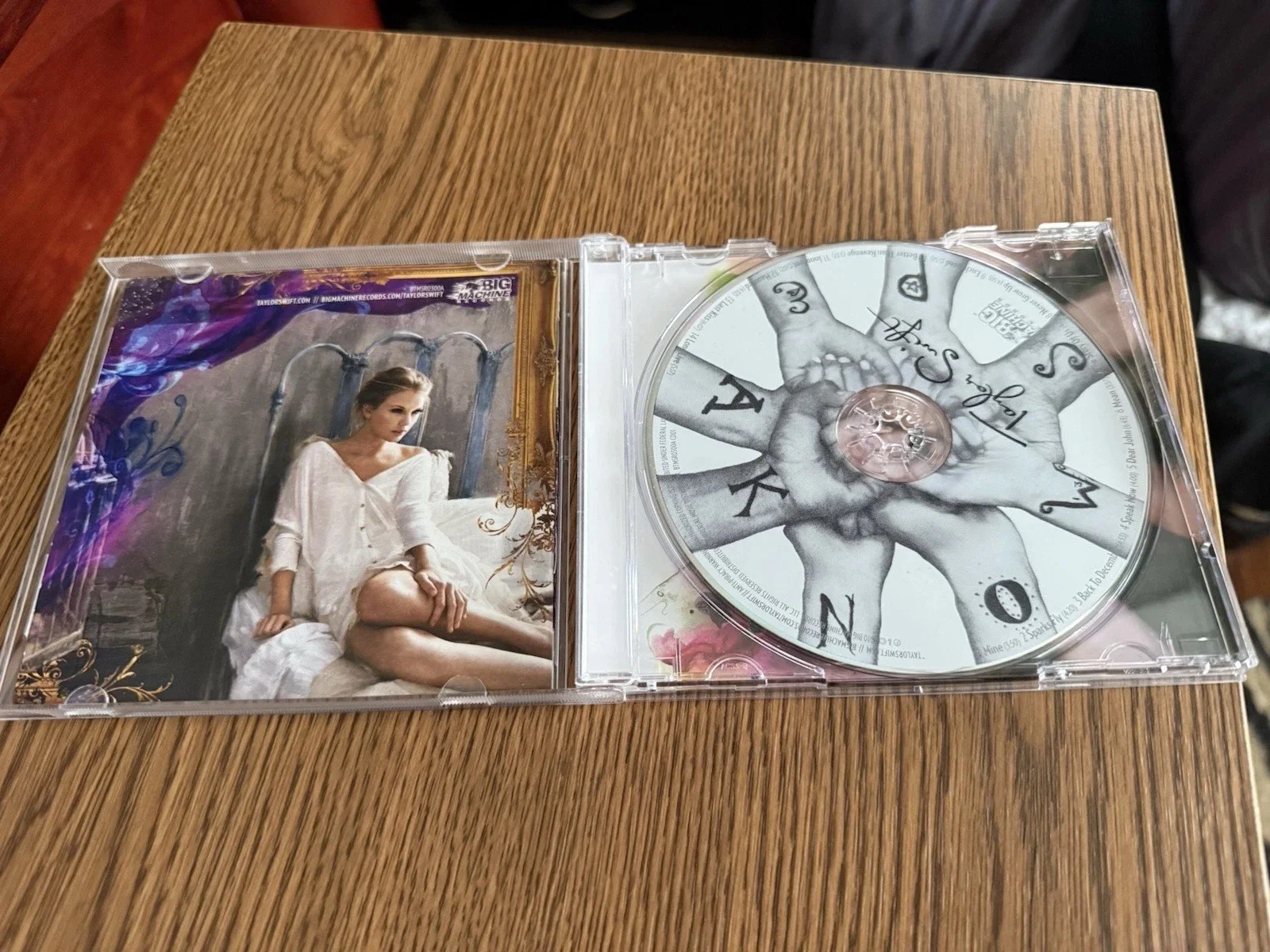 SIGNED Taylor Swift Speak Now CD 2010, image 4