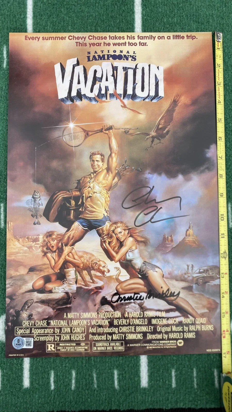 Chevy Chase, Christie Brinkley — Chevy Chase/Christie Brinkley Autographed 11x17 Vacation Movie Poster Beckett, изображение 2