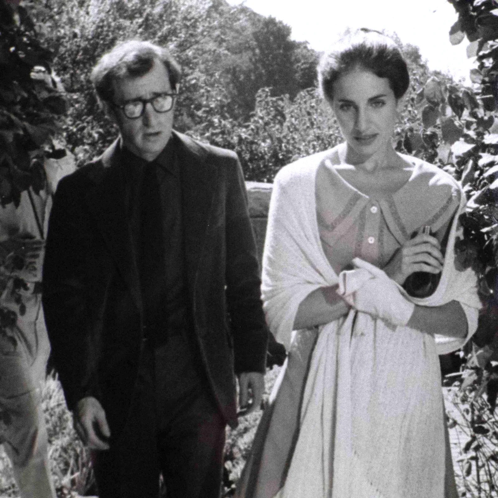 Woody Allen press photo The Front 1976 with Andrea Marcovicci B&W 10x8ins, изображение 3
