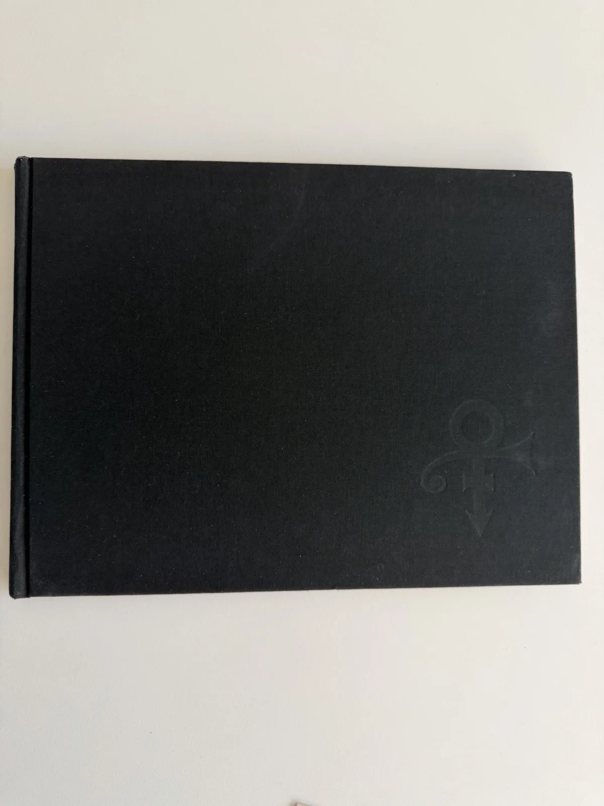 Prince The Sacrifice of Victor Signed “For Erik” Book + 2 Gallery Tickets 1994, изображение 4