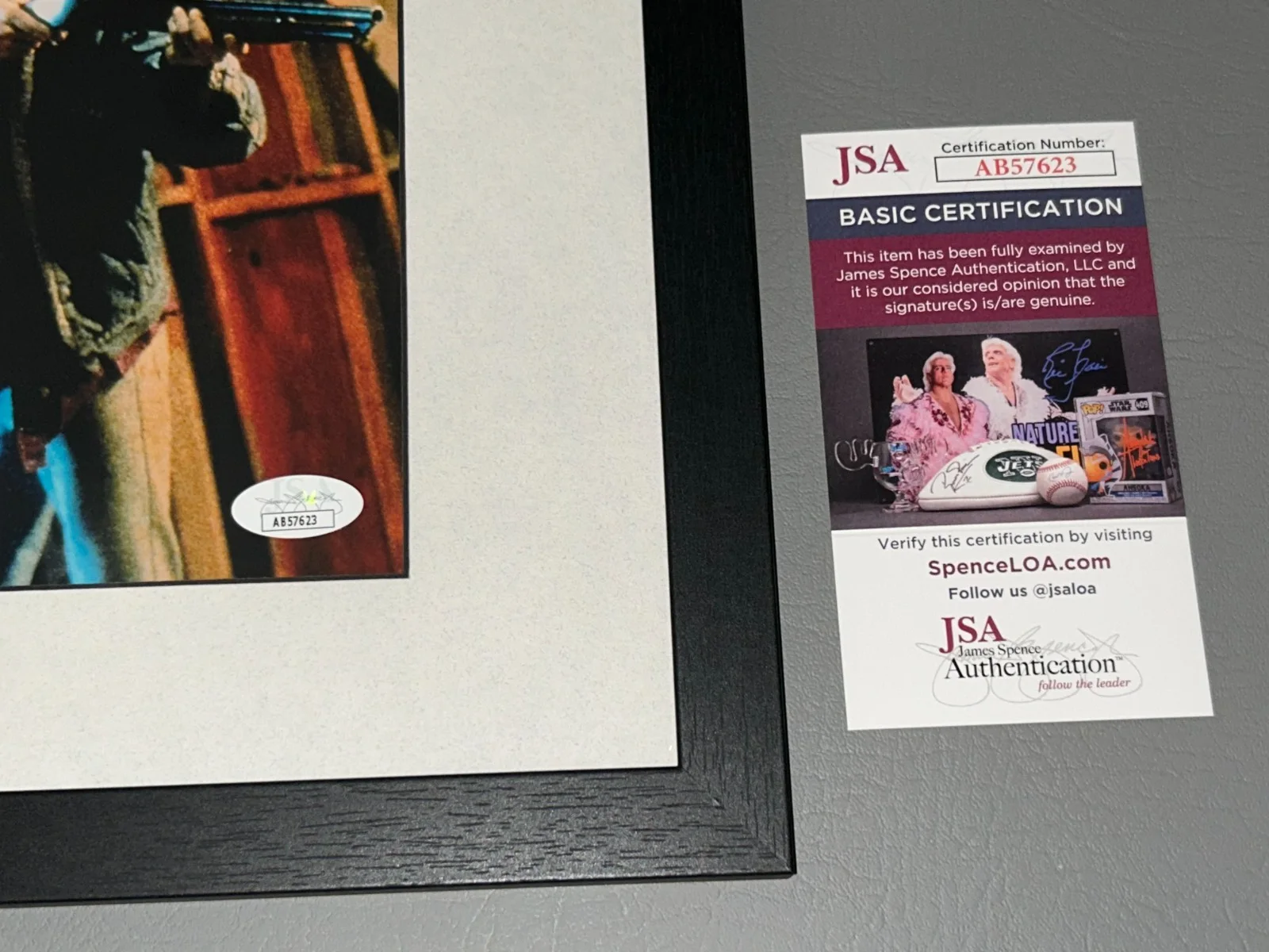 Mark Holton — Mark Holton Ozzie jones Leprechaun Signed 8x10 Photo Black Frame JSA COA, изображение 3