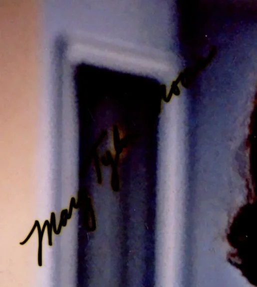 Beautiful Signed Portrait MARY TYLER MOORE Autographed Photo AUTHENTIC, изображение 2