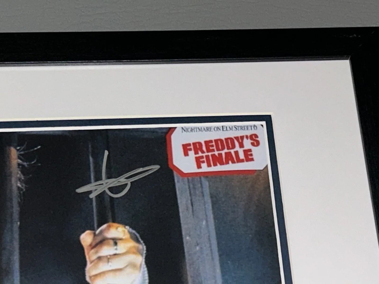 Lezlie Deane — Lezlie Deane Freddy's Dead Final Nightmare Signed 8x10 Photo Black Frame JSA COA, image 2