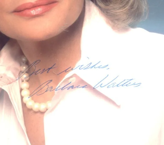 Beautiful Portrait BARBARA WALTERS Autographed Photo AUTHENTIC, image 2