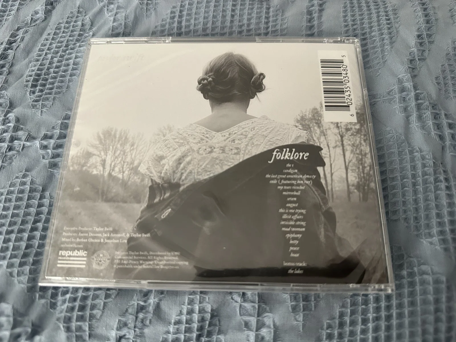 Taylor Swift Signed Folklore CD Brand New and Sealed, image 2