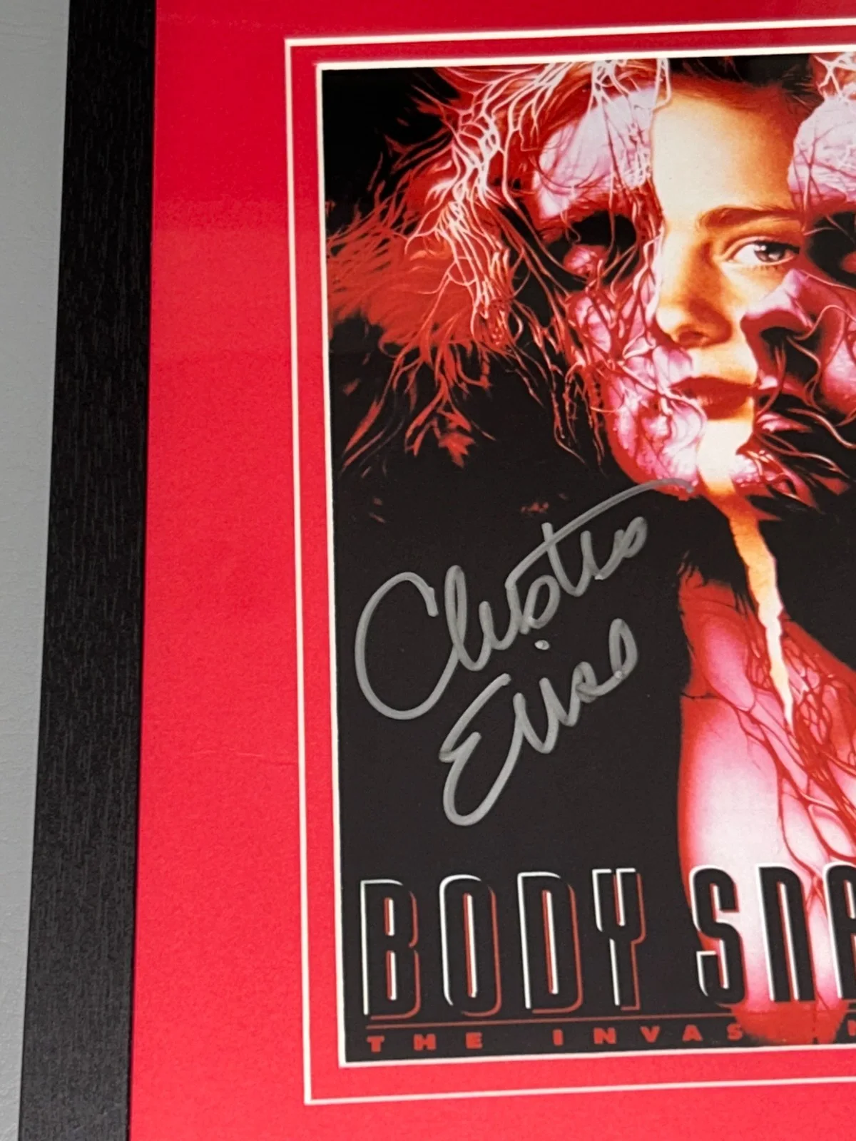 Christine Elise — Christine Elise Body Snatchers Signed 8x10 Photo Black Frame JSA COA, изображение 2