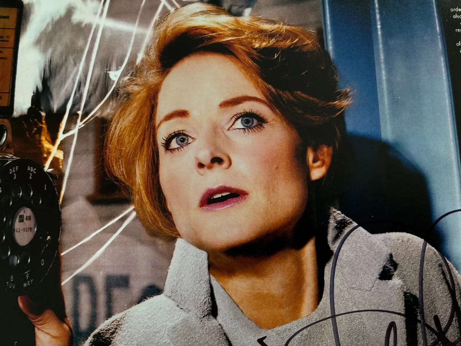 Jodie Foster — JODIE FOSTER Signed 8.5x11 Photo "The Birds" Hitchcock Tribute Vanity Fair COA, изображение 2