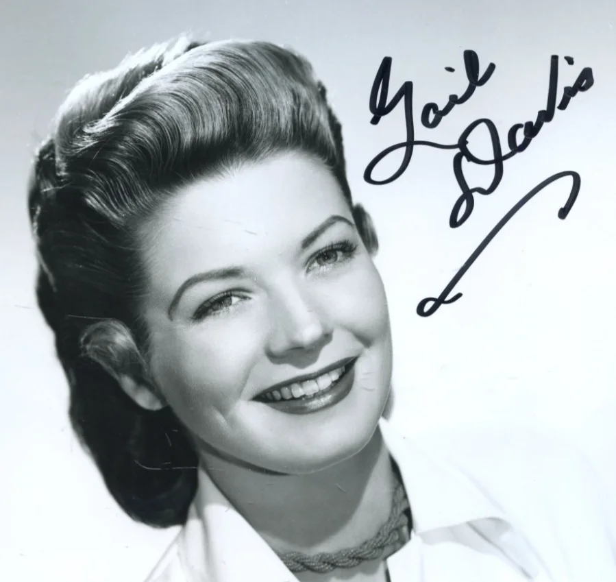 Beautiful Portrait GAIL DAVIS Autographed Photo AUTHENTIC HAND SIGNED, image 2