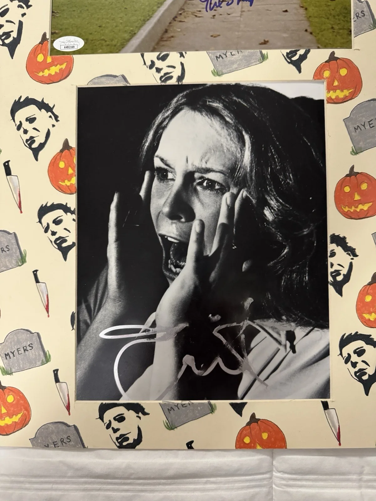 Jamie Lee Curtis, Nick Castle — Jamie Lee Curtis & Nick Castle Signed HalloweenPhoto Autographed JSACustom Matte, изображение 3