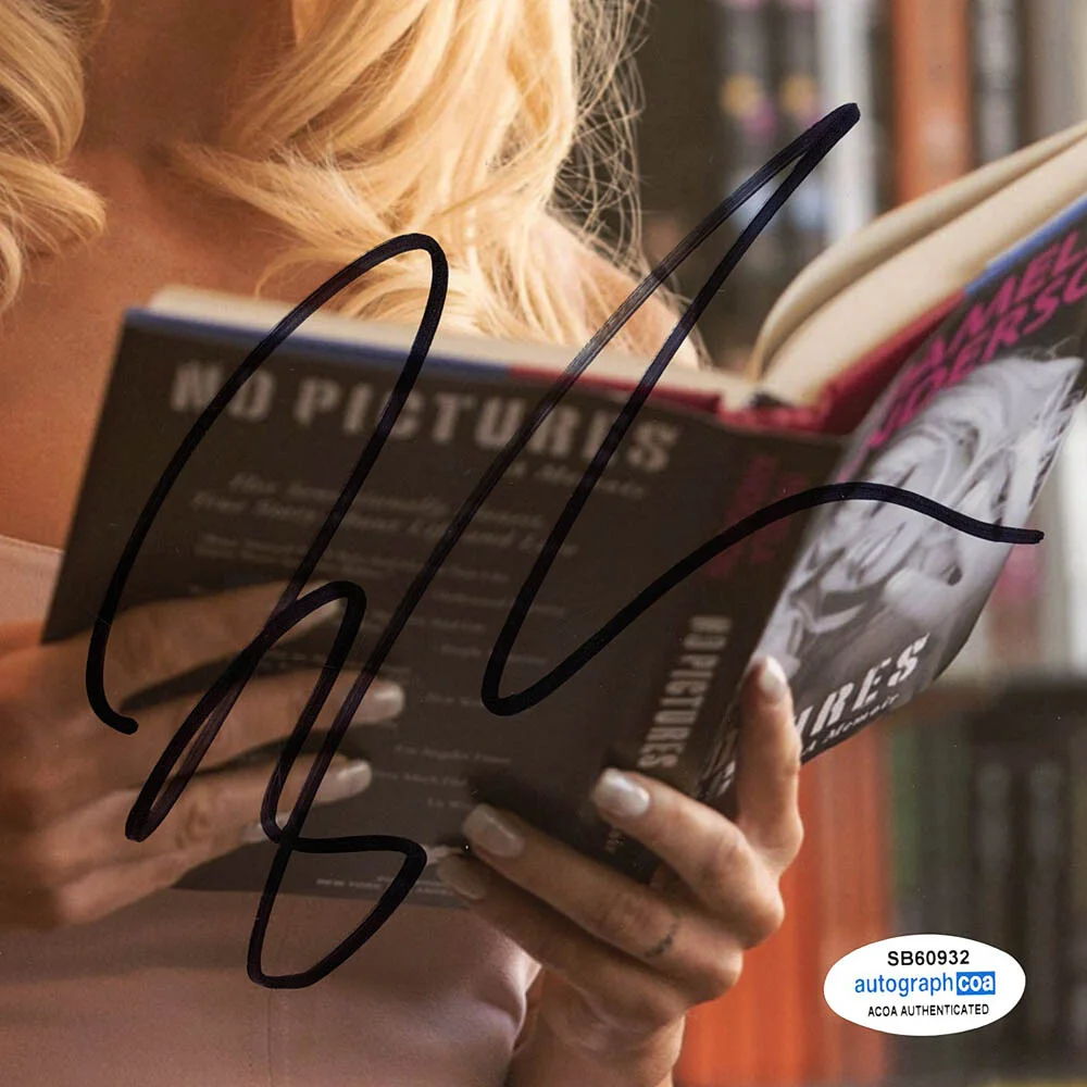 LILY JAMES — Lily James signed "PAM & TOMMY" 8x10 Photo c PROOF a Hot SEXY Anderson ACOA COA, изображение 4
