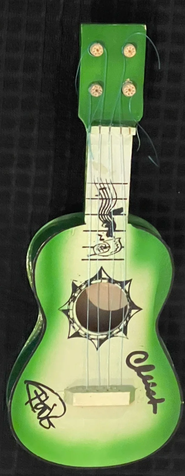 Cheech, Chong — CHEECH AND CHONG SIGNED AUTOGRAPHED Mini Toy Wood Guitar Made in Mexico JSA COA, изображение 2
