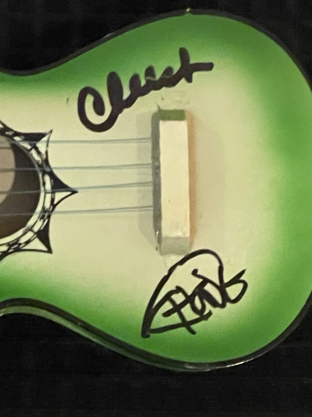 Cheech, Chong — CHEECH AND CHONG SIGNED AUTOGRAPHED Mini Toy Wood Guitar Made in Mexico JSA COA, изображение 3