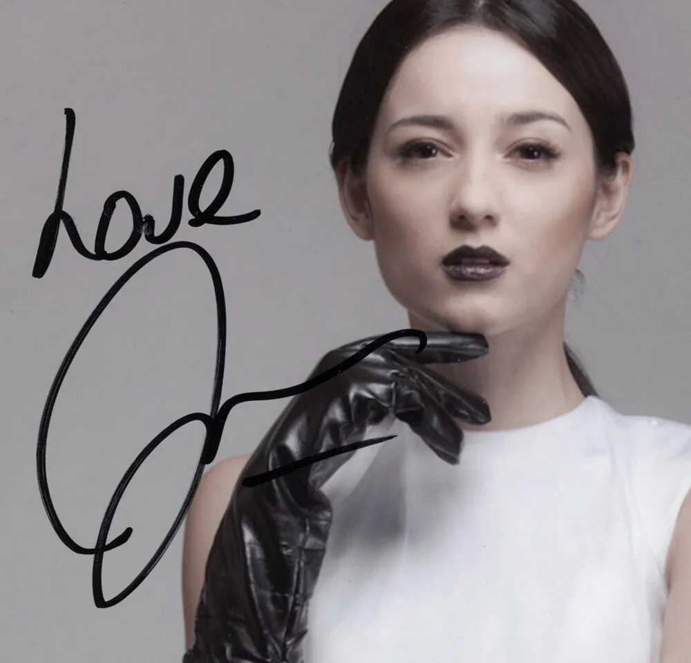 JULIE ESTELLE — Julie Estelle signed Auto 8x10 Photo PROOF SEXY Hot THE RAID 2 Headshot ACOA COA, изображение 4