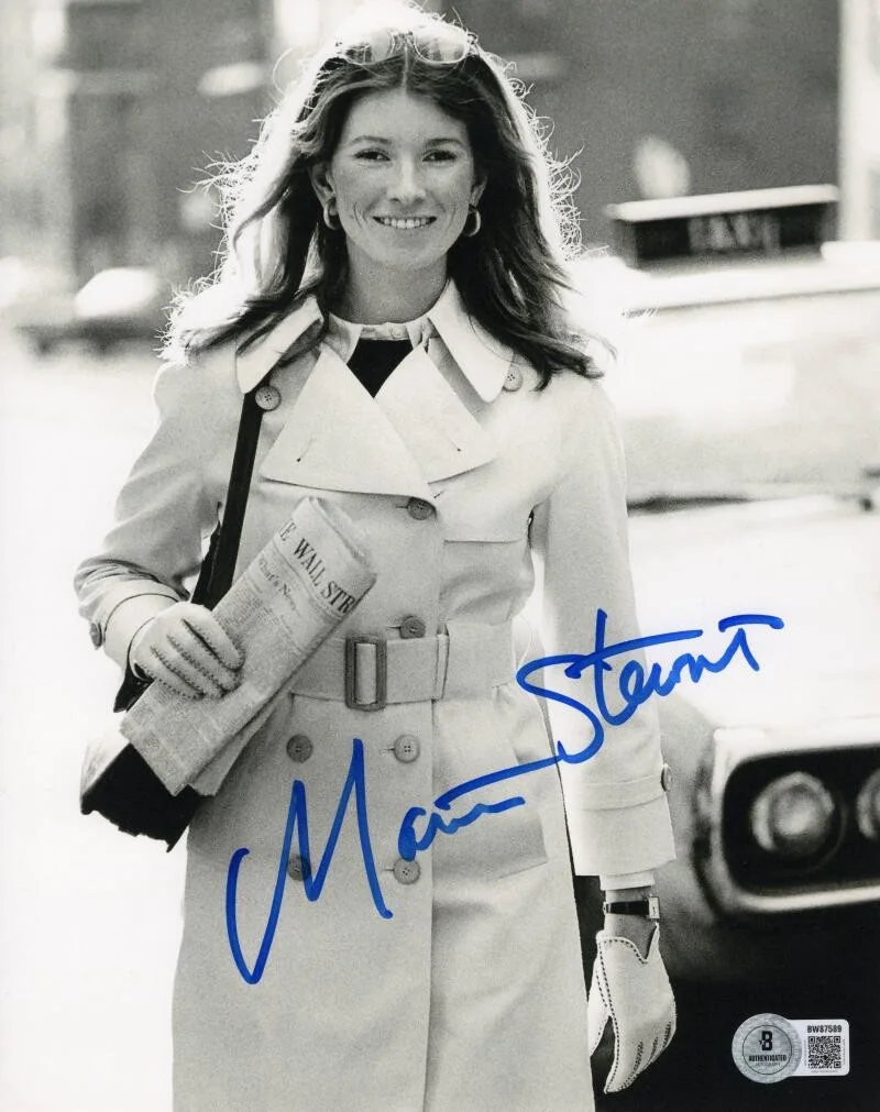 Martha Stewart — Martha Stewart Signed Autograph 8x10 Photo - Young MS Living Icon w/ Beckett COA