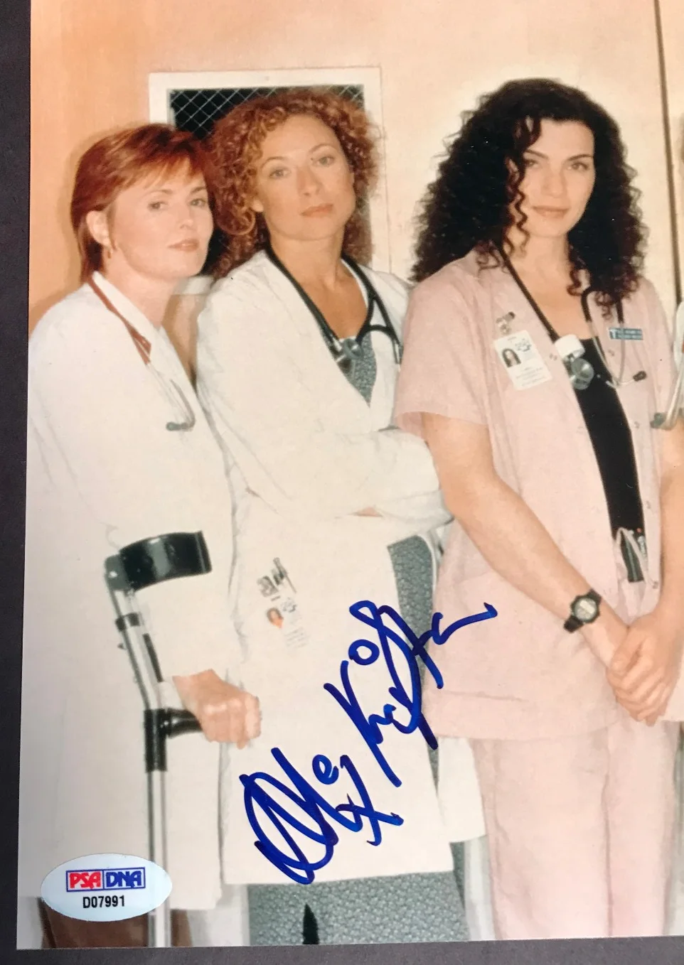 Alex Kingston, Gloria Reuben — ER CAST SIGNED PHOTO PSA/DNA D07991 ALEX KINGSTON (DR. CORDAY) & GLORIA REUBEN, изображение 2