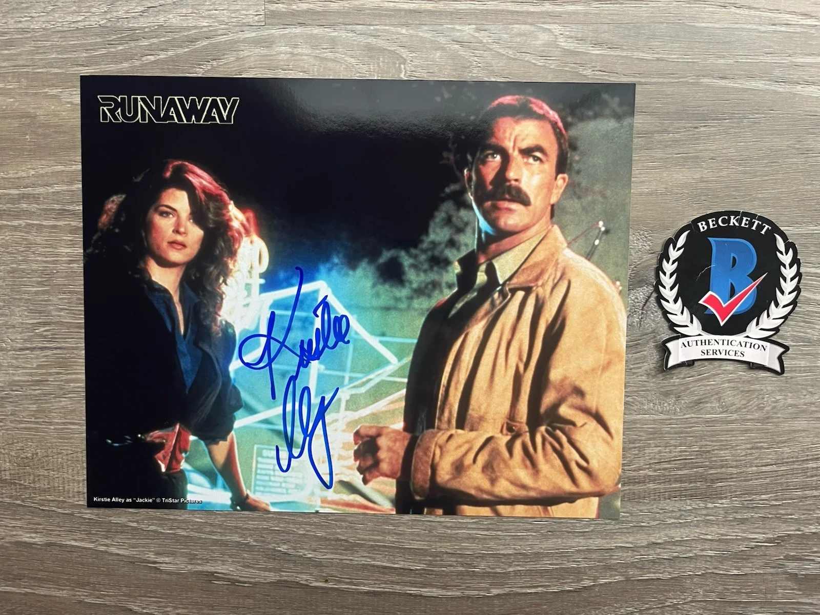 Kirstie Alley — Kirstie Alley Signed Runaway 8x10 Photo Beckett COA Autograph