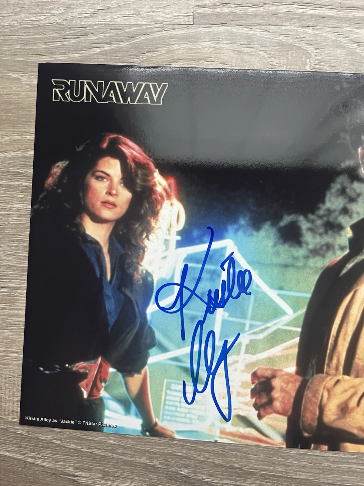 Kirstie Alley — Kirstie Alley Signed Runaway 8x10 Photo Beckett COA Autograph, изображение 3