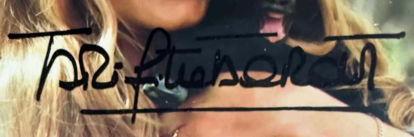 Bridget Bardot — Autographed BRIDGET BARDOT signed 5.75"x 4" POSTCARD with TRANSMITTAL ENVELOPE, image 2