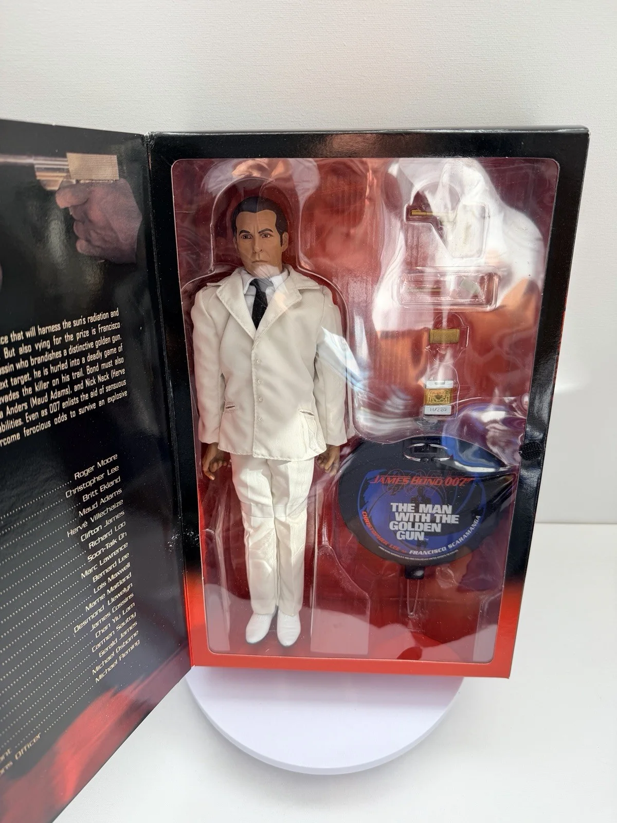 Sideshow Collectibles James Bond 007 Scaramanga The Golden Gun 12” Doll *BNIB*, изображение 3