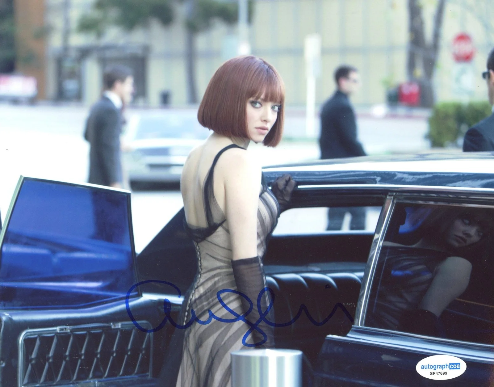 Amanda Seyfried — Amanda Seyfried "In Time" AUTOGRAPH Signed 'Sylvia Weis' 8x10 Photo B ACOA