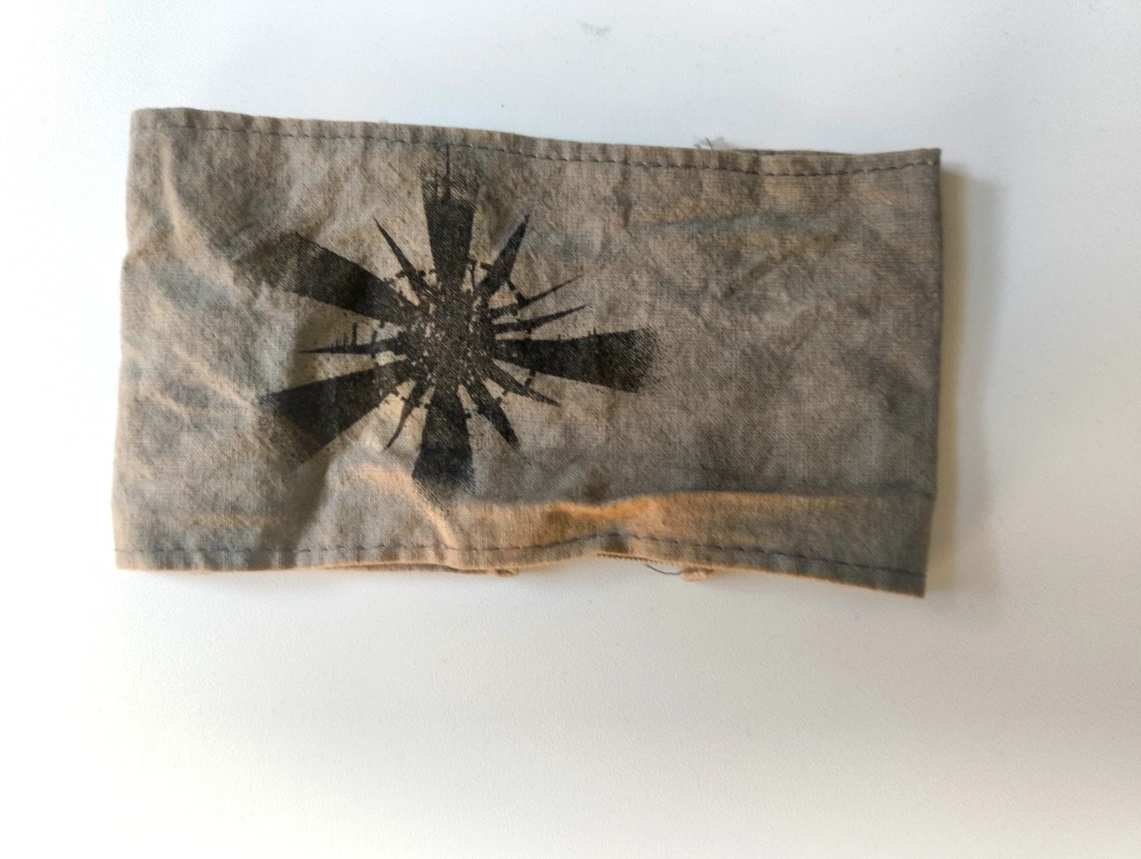 Insurgent (2015) Screen used Factionless Armband movie prop, изображение 2