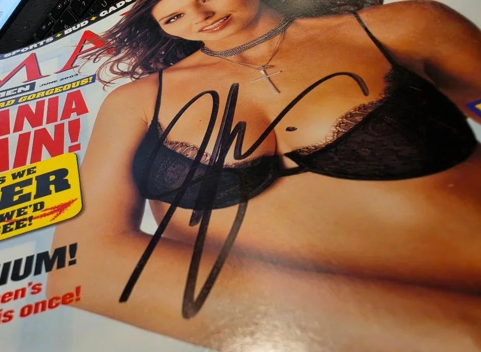 SHANIA TWAIN "in person" signed MAXIM magazine with COA, image 3