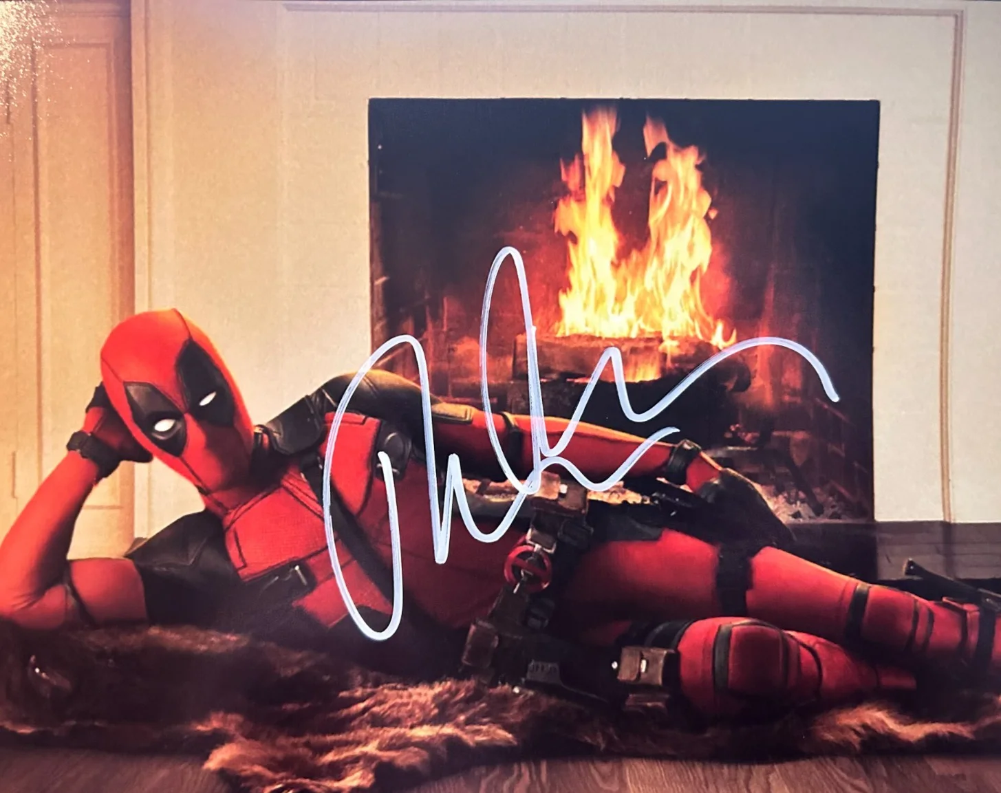 Ryan Reynolds — Ryan Reynolds Signed 8x10" (DEADPOOL) Original Authentic Autograph w/COA, image 3