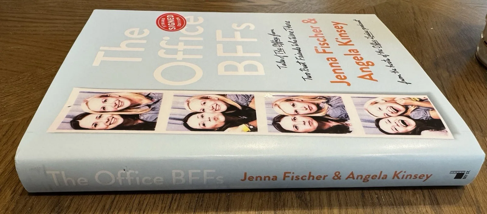 THE OFFICE BFFs “ Pam”Jenna Fischer & “Angela”Kinsey Signed 1st Ed. Autographed, изображение 3