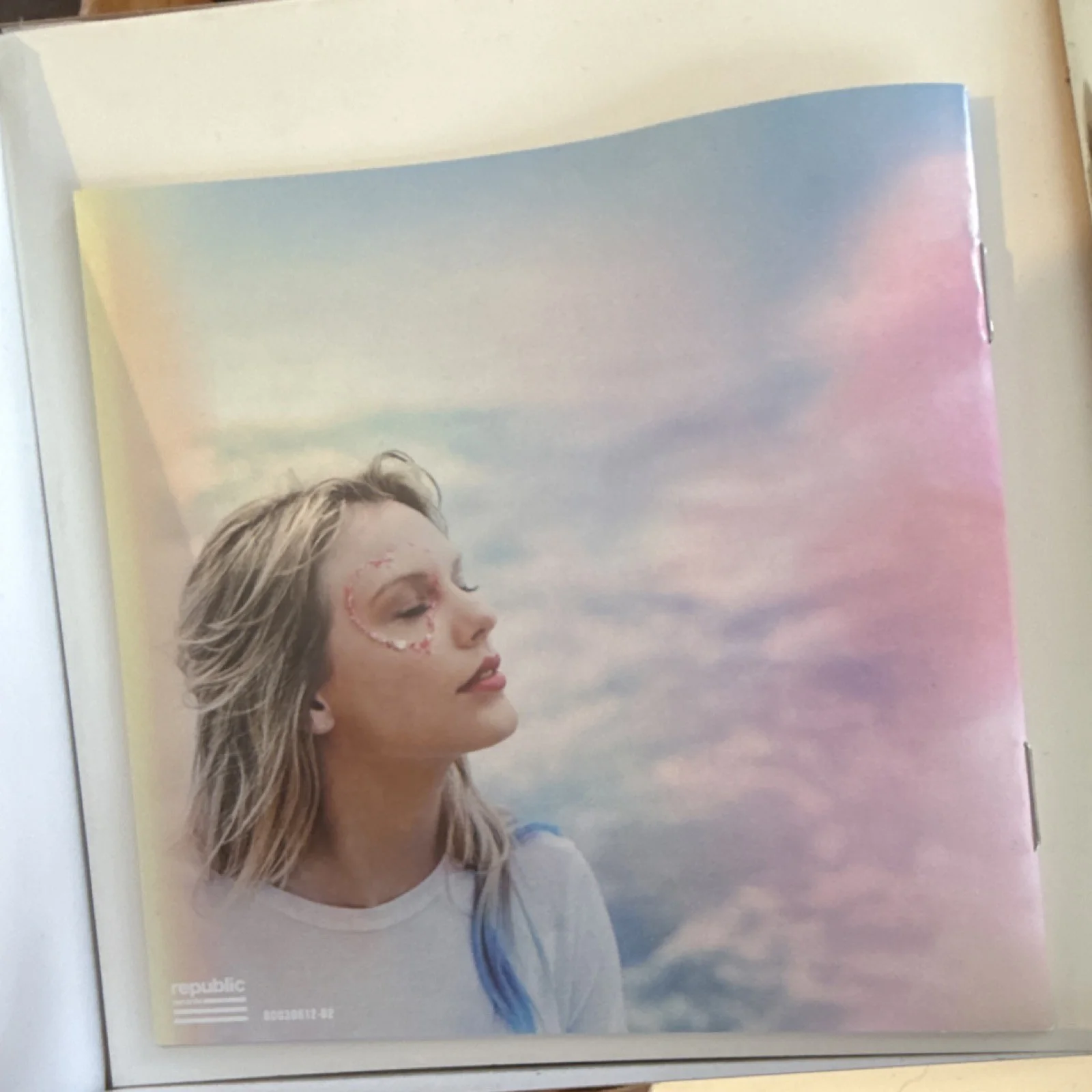 Lover CD Booklet Original Autographed, Republic Records, Music Collectible, изображение 3