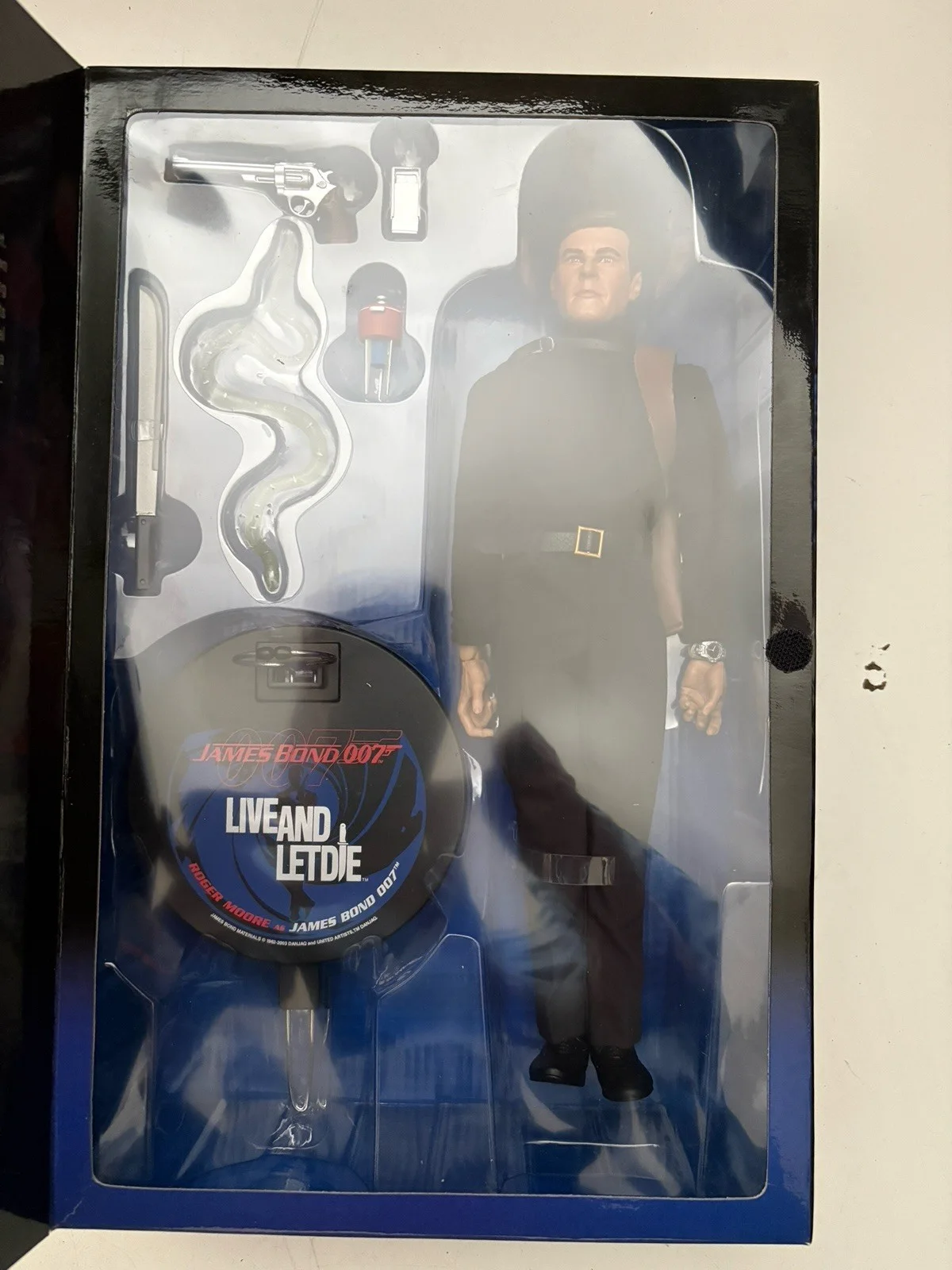 Sideshow 12” 1/6 Figure JAMES BOND 007 LIVE AND LET DIE ROGER MOORE, image 3