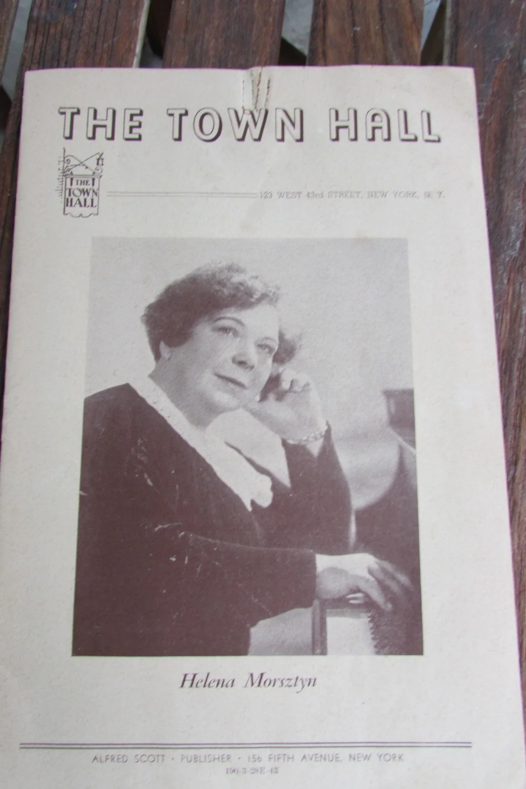 Helena Morsztyn — HELENA MORSZTYN SIGNED PHOTO AND THE TOWN HALL PROGRAM CIRCA 1942, image 4