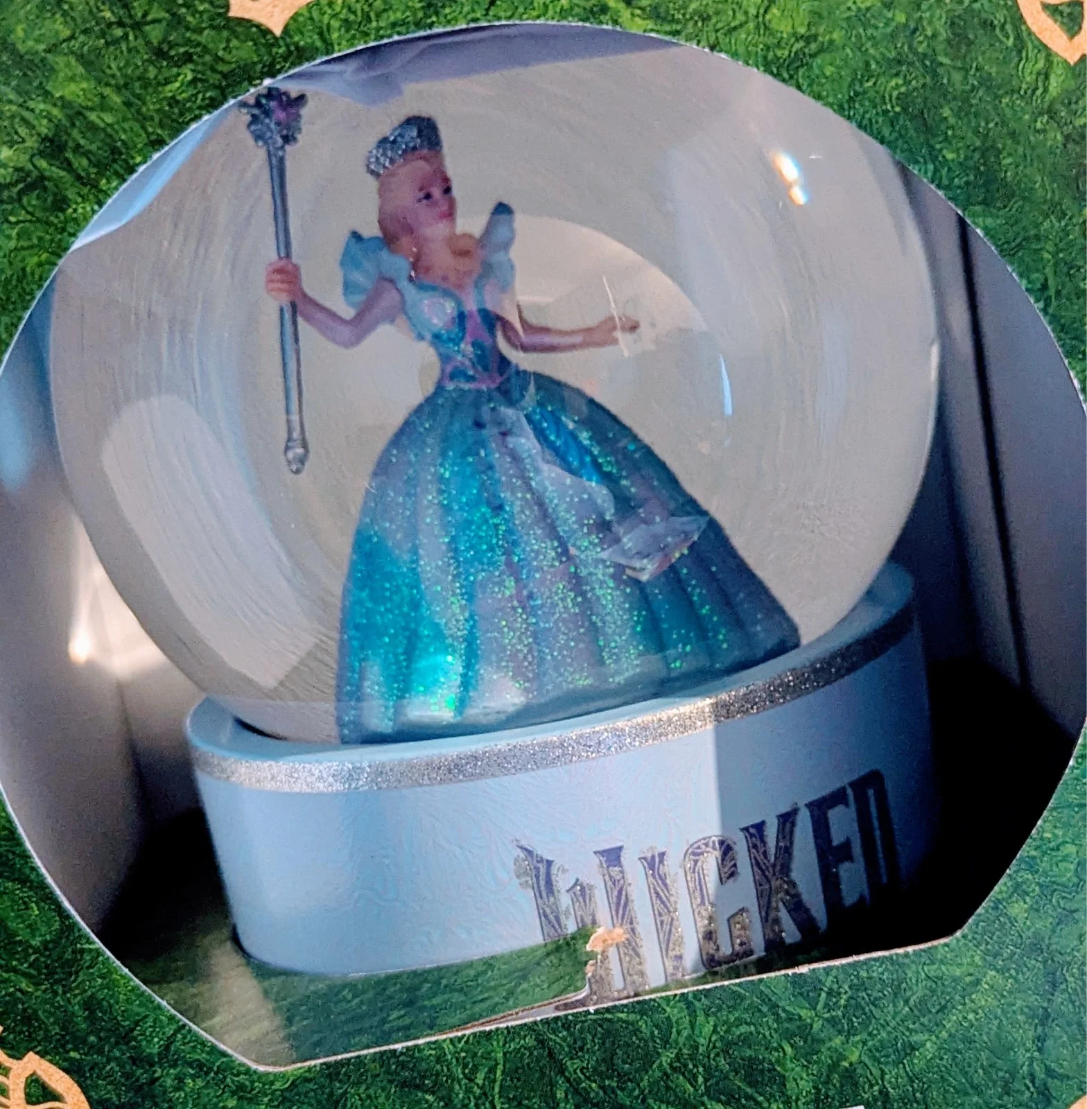 M&S Wicked Light Up Snow Globe Glinda Edition | Marks & Spencer | NEW, изображение 3