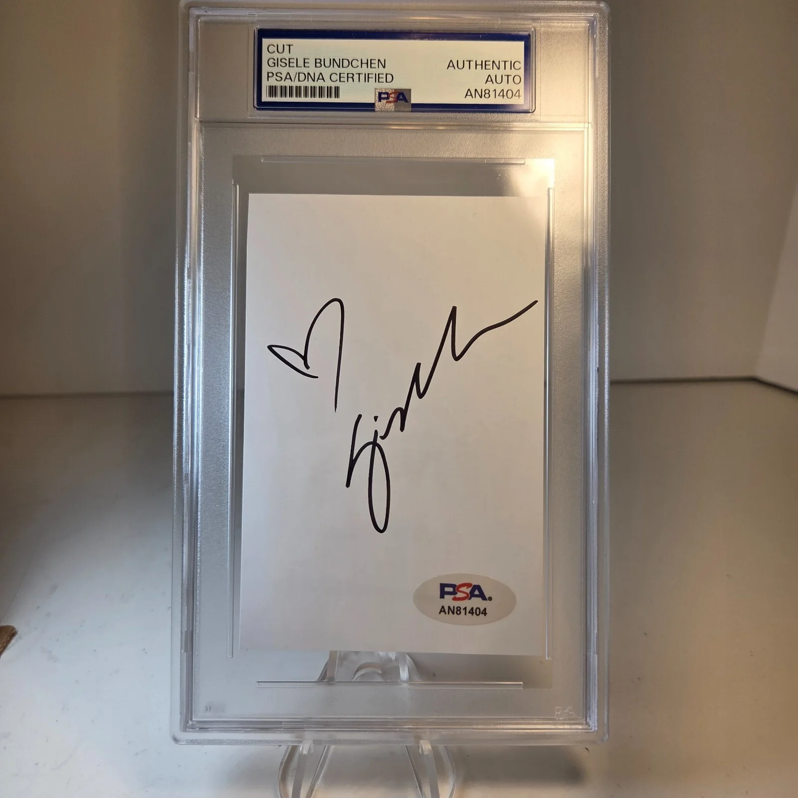 Gisele Bundchen — Gisele Bundchen Signed 3x5 Cut Signature w/Heart PSA DNA Slab