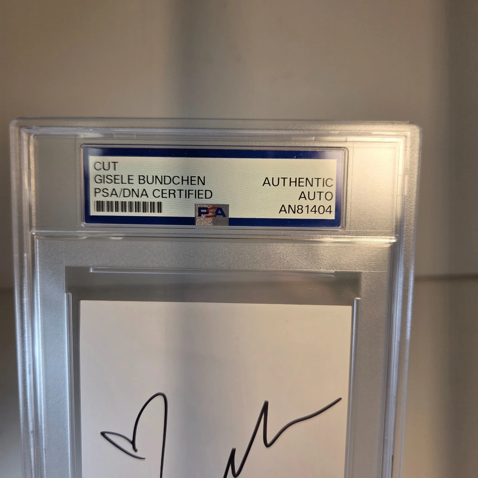 Gisele Bundchen — Gisele Bundchen Signed 3x5 Cut Signature w/Heart PSA DNA Slab, изображение 3