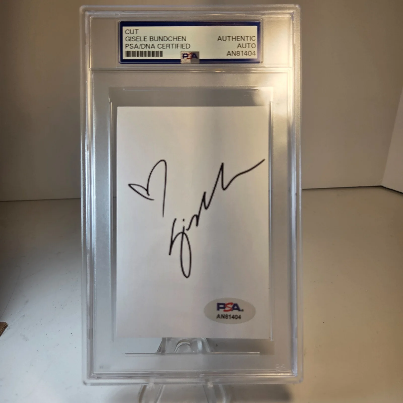Gisele Bundchen — Gisele Bundchen Signed 3x5 Cut Signature w/Heart PSA DNA Slab, изображение 4