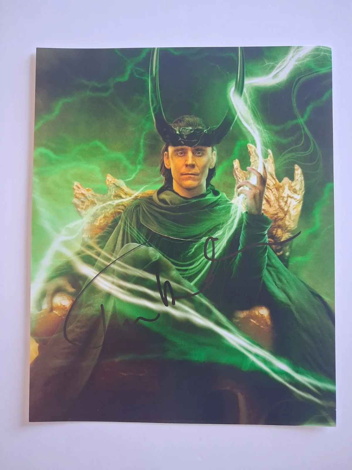 TOM HIDDLESTON - Genuine hand signed autograph 8x10 (LOKI, MARVEL), image 3