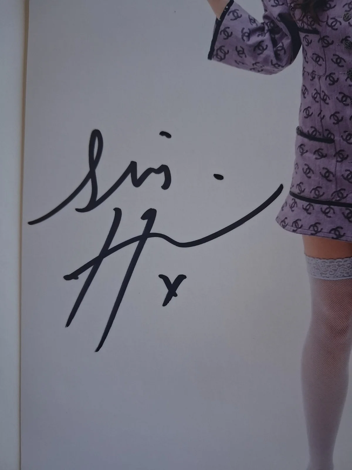 ISIS HAINSWORTH - Genuine hand signed autograph 8x10 photo (METAL LORDS), изображение 2