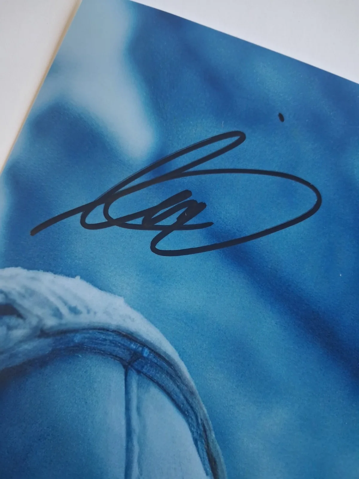 AARON PIERRE - Genuine hand signed autograph 8X10 (KRYPTON), image 2