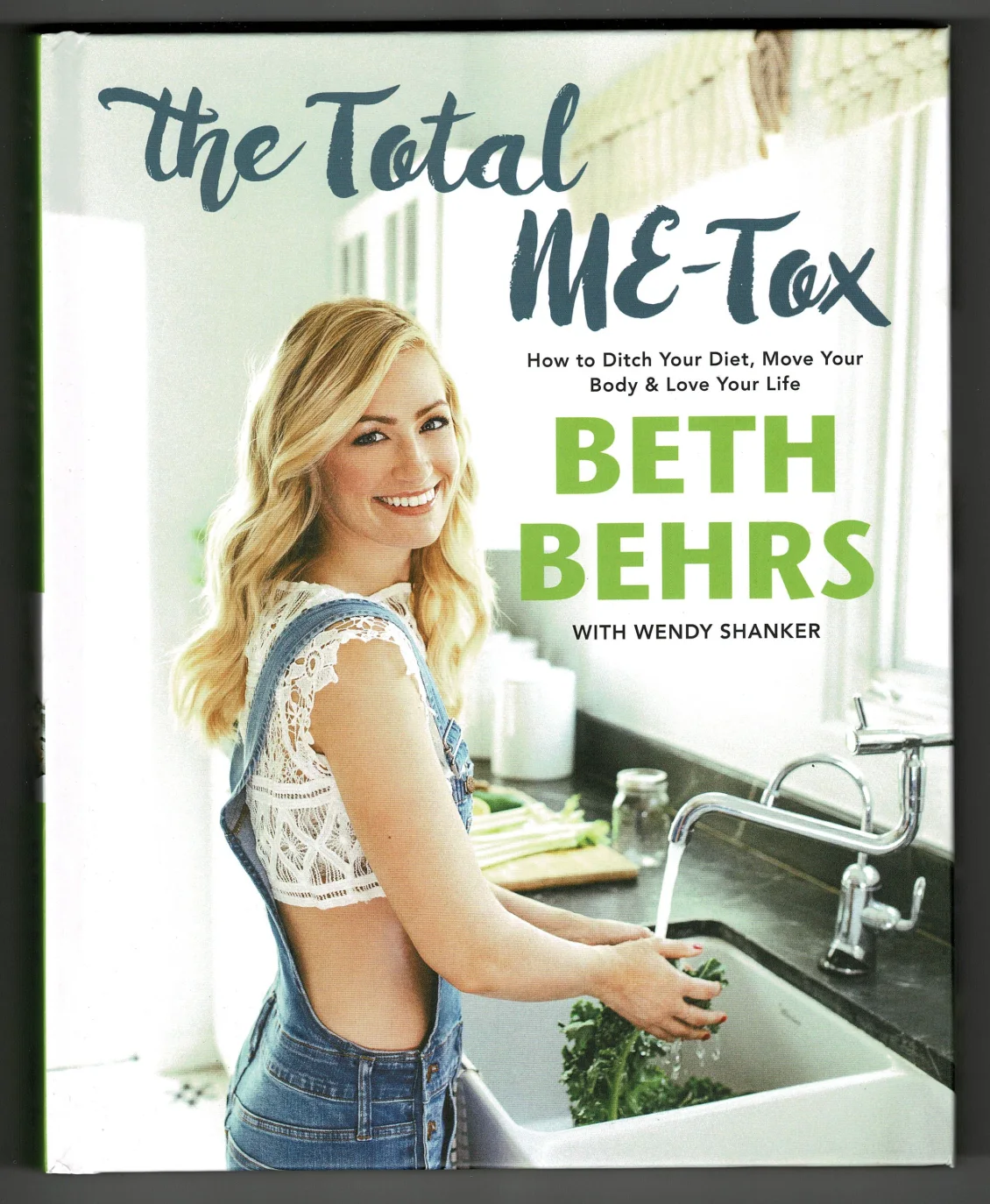 Beth Behrs — Beth Behrs 2 Broke Girls Actress Autographed Signed Book COA 8904, изображение 2