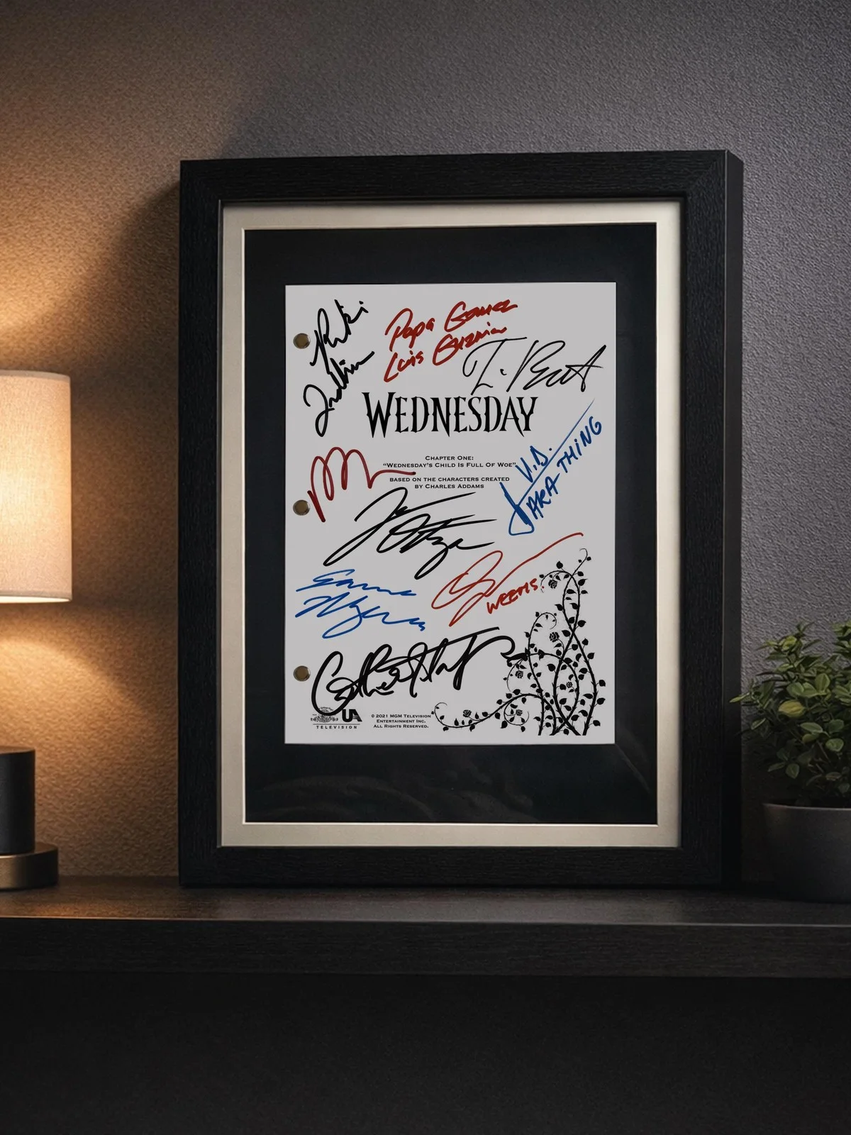 Wednesday, Signed TV Script Pilot & Jenna Ortega & Cast Autographs Reproduction, изображение 4