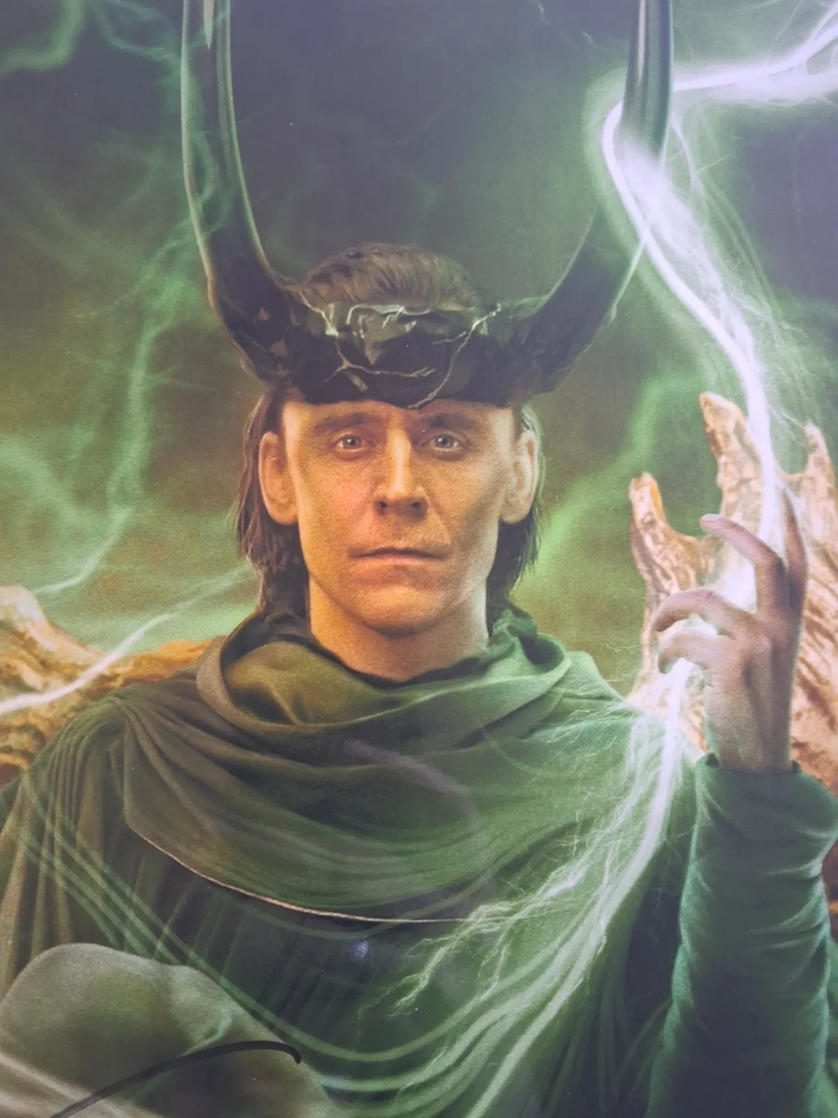 TOM HIDDLESTON - Genuine hand signed autograph 12x18 (LOKI, MARVEL) *PROOF*, image 4