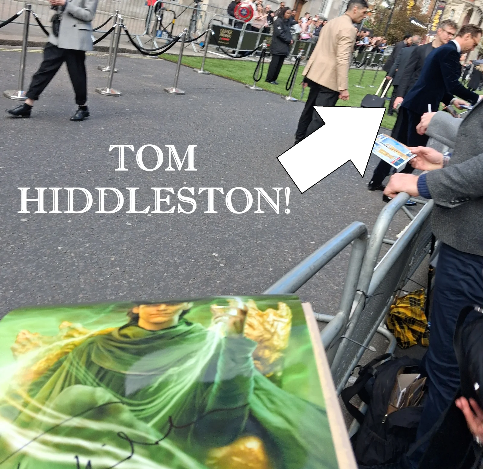 TOM HIDDLESTON - Genuine hand signed autograph 12x18 (LOKI, MARVEL) *PROOF*, image 5