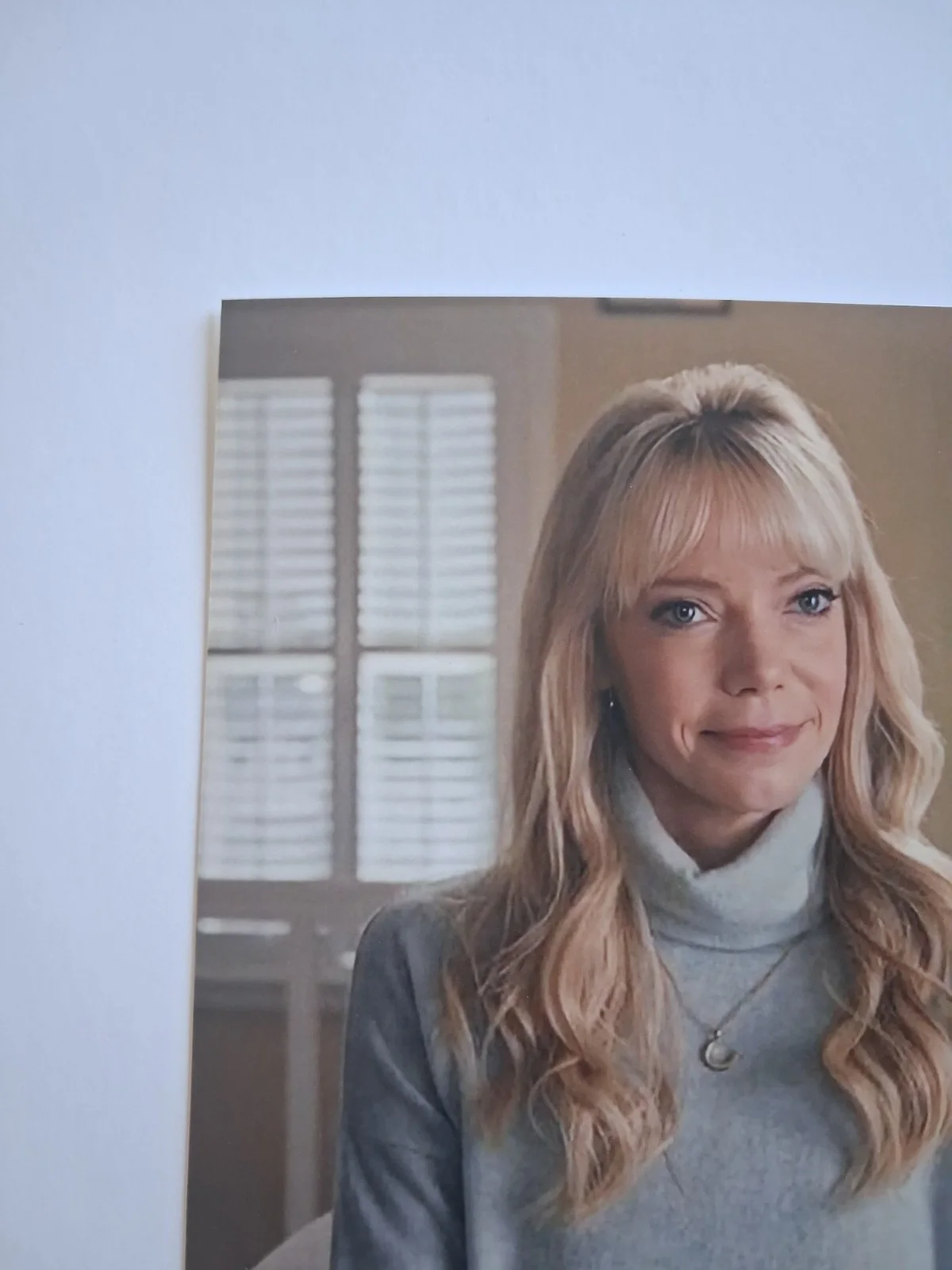 RIKI LINDHOME - Genuine hand signed autograph 8X10 (WEDNESDAY), изображение 5