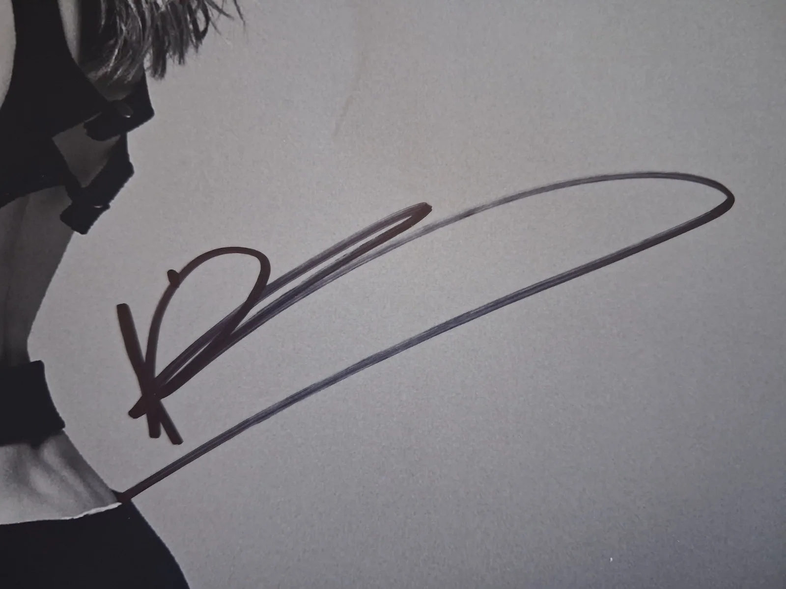 MISCHA BARTON - Genuine hand signed autograph 8X10 (The O.C. St Trinians), изображение 2