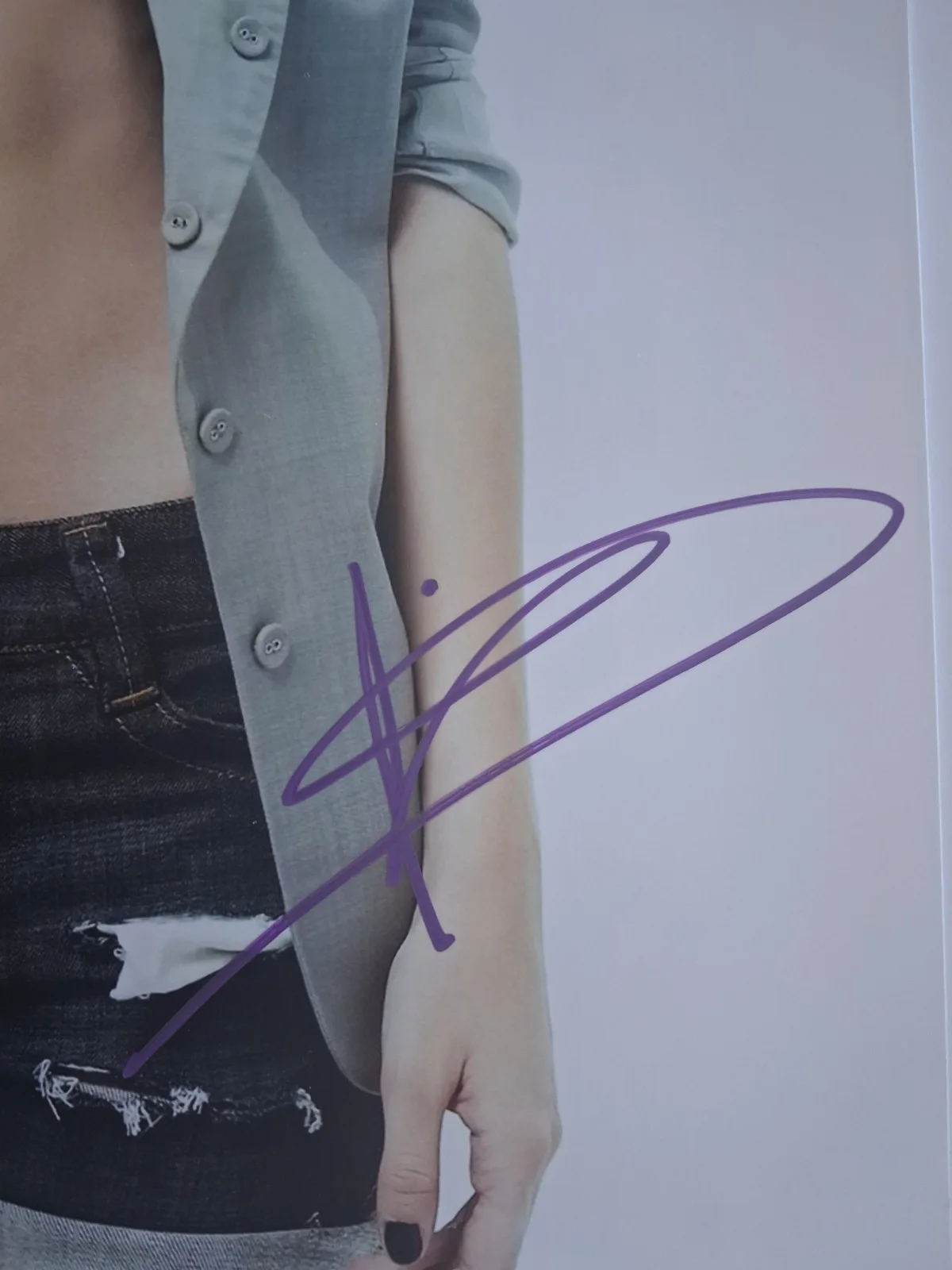 MISCHA BARTON - Genuine hand signed autograph 12x18 (The O.C. St Trinians), изображение 2