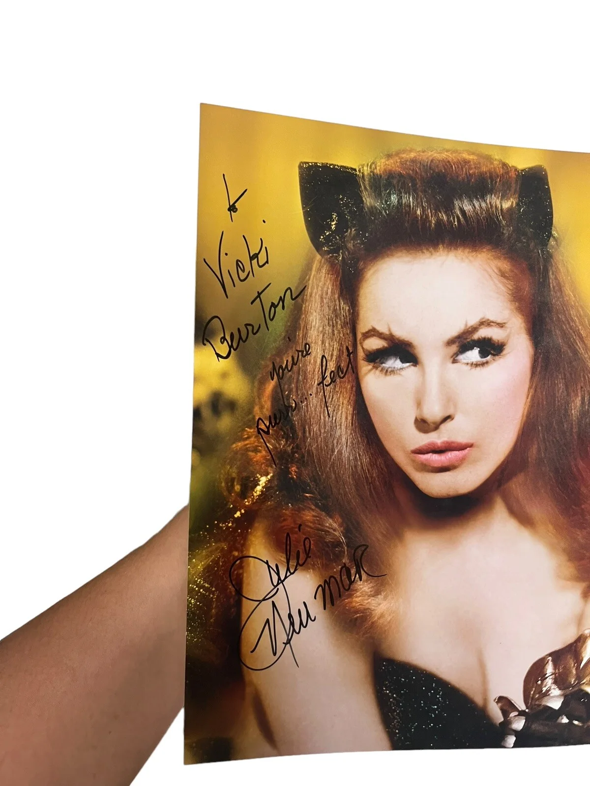 Julie Newmar — JULIE NEWMAR Signed Autographed 8x10 BATMAN CATWOMAN Photo Authentic, изображение 2