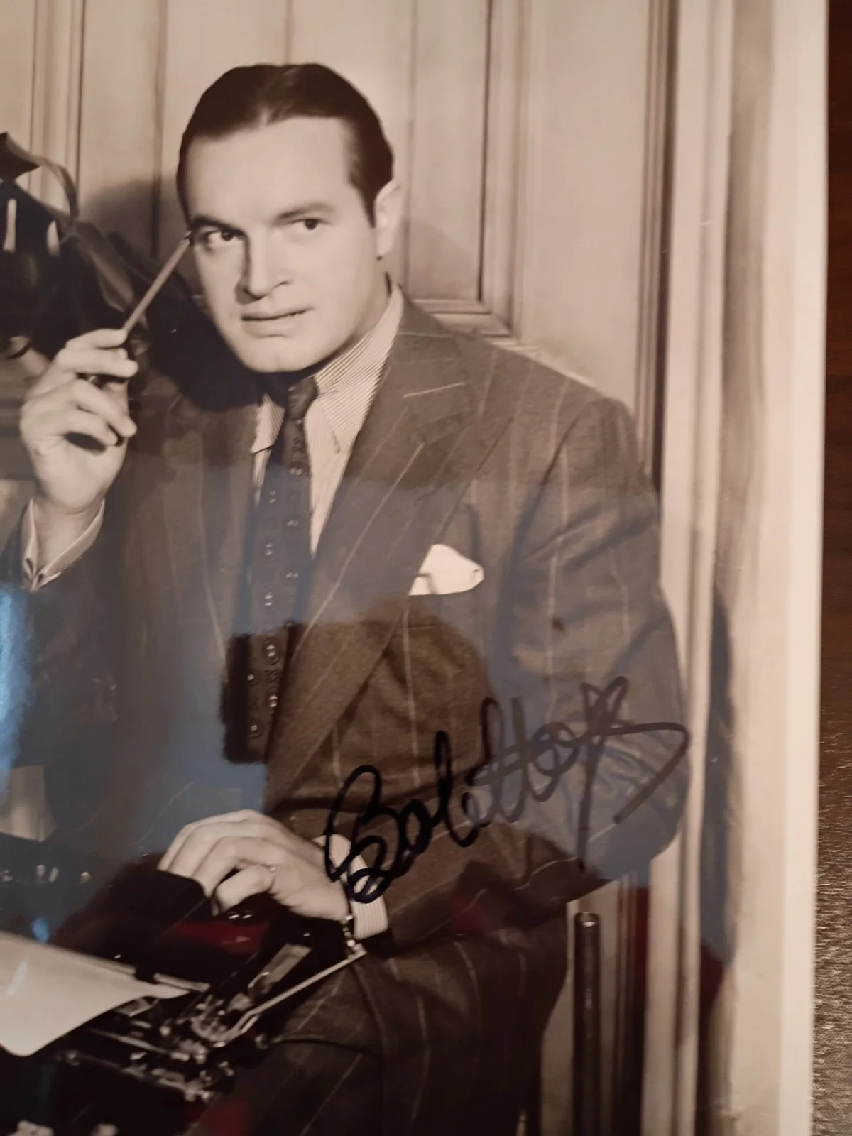 Bob Hope — BOB HOPE Signed VINTAGE Photo..MOVIE LEGEND (d.2003), изображение 4