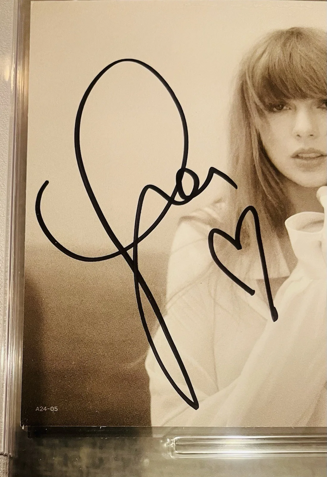 Taylor Swift Signed CD Cover PSA/DNA Gem Mint 10 With ❤️, image 2