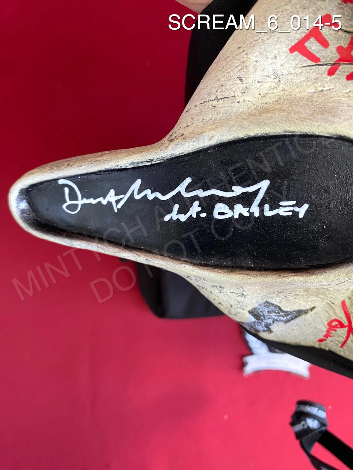 Jack Champion, Liana Liberato, Dermot Mulroney — Scream 6 cast signed Ghostface aged mask Champion Liberato Mulroney Beckett, image 5